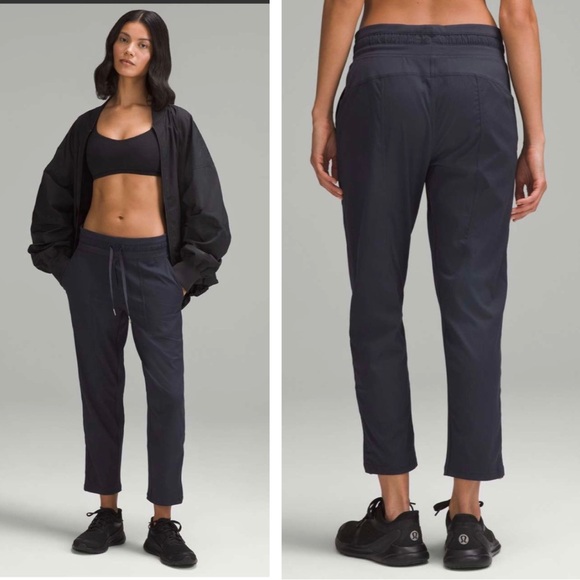 Lululemon Dance Studio Mid-Rise Cropped Pant in Black Night - Picture 1 of 14